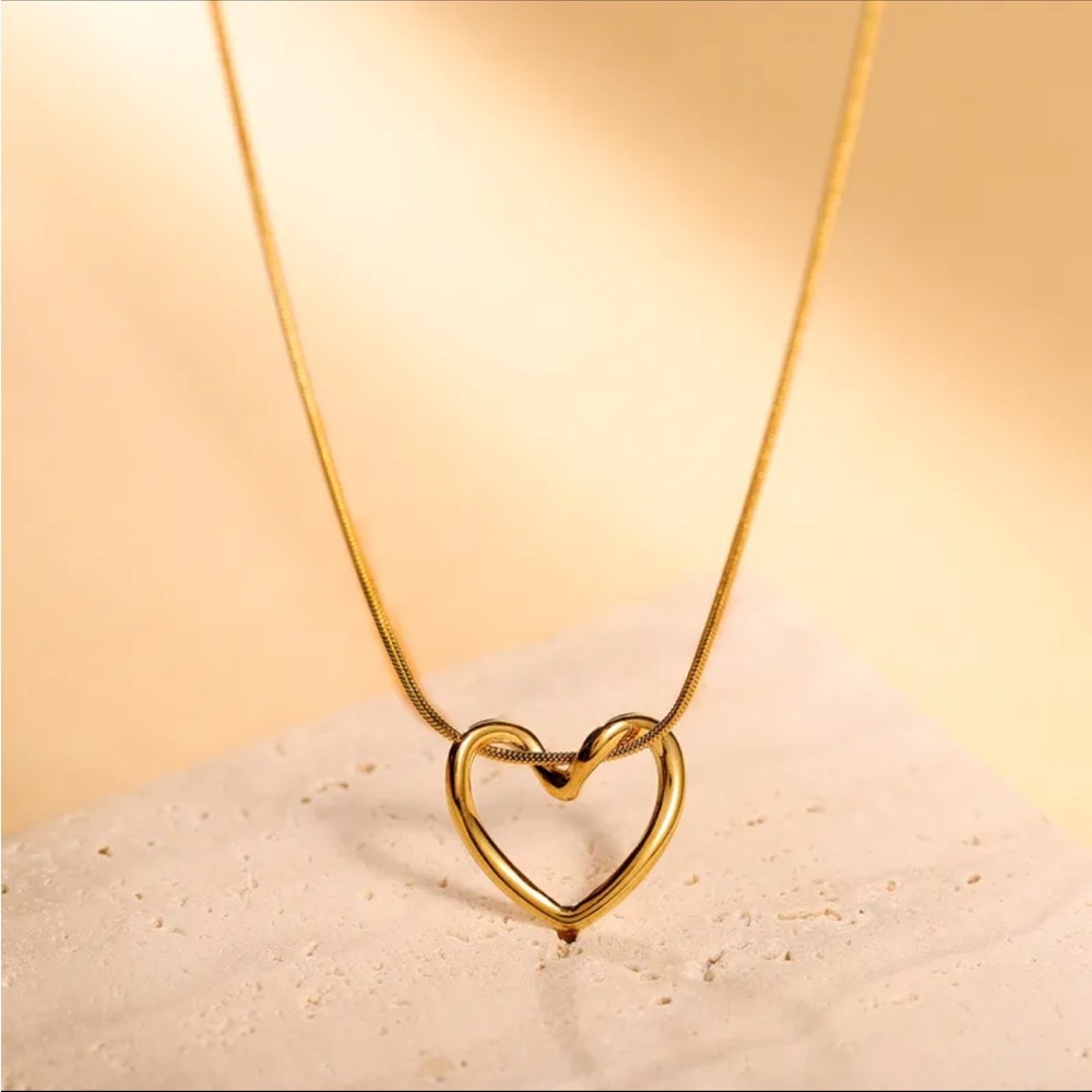 18K Gold Plated Heart Necklace - Picture 3 of 6